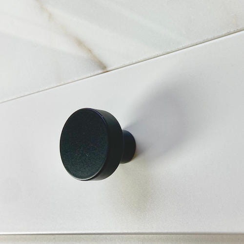 black-kitchen-knob